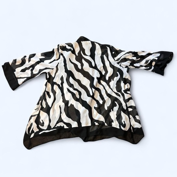 Y2K White Animal Print Cardigan by Travel Elements! - Picture 7 of 8